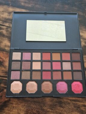 Warm Neutrals & Pink Statement Eyeshadow Palette